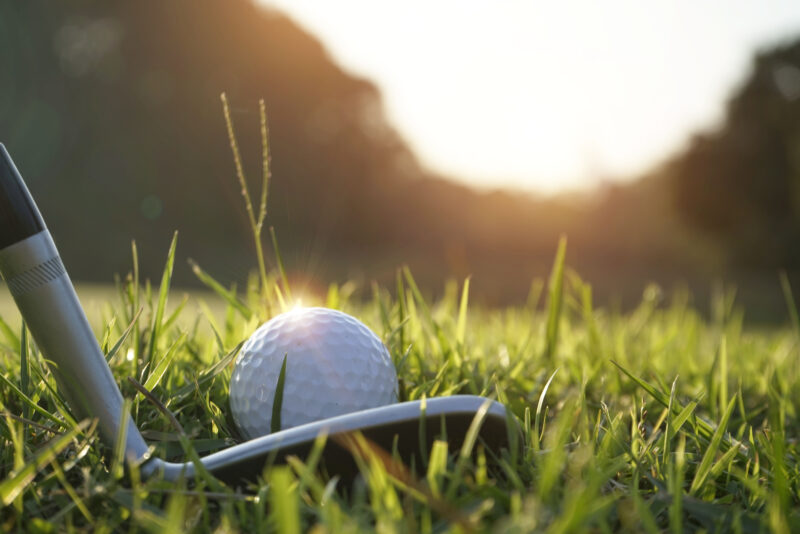 Golfball in der Sonne