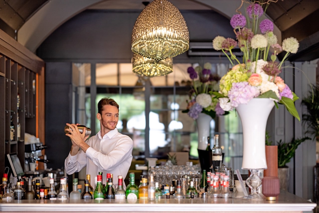 Gro&szlig; (GA_Bar Lounge Models_RGB_High_ANI_10)