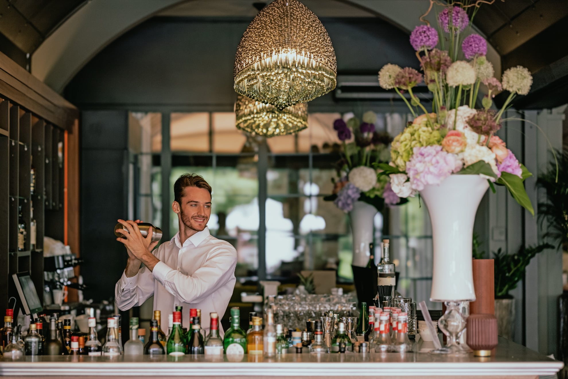 Work@Giardino | Giardino Talents | Karriere Hotellerie Schweiz 11 GA_Bar Lounge Models_RGB_High_ANI_10_BisGG-GD-Filter_Low