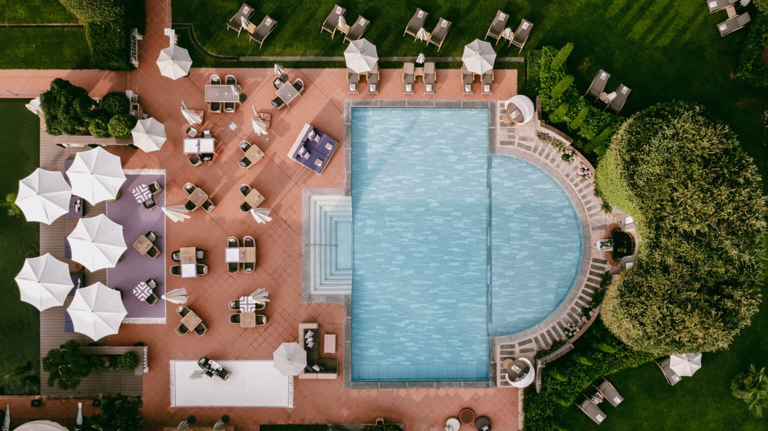Hotel in Ascona | Hotel Giardino Ascona | 5 star hotel 7 GA_Pool Side_RGB_High_ANI_01-GD-Filter
