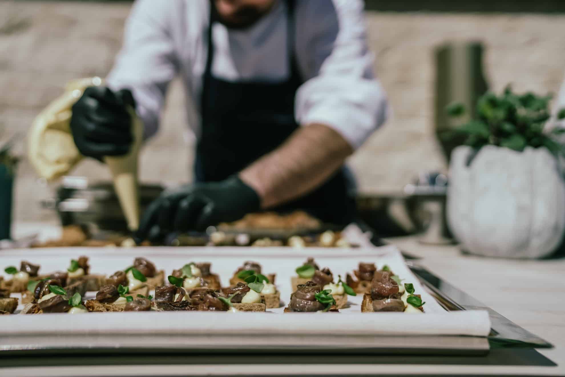 Work@Giardino | Giardino Talents | Karriere Hotellerie Schweiz 1 GL_Opening Event_Food Outdoor_RGB_High_APA_02_BisGG-GD-Filter_Low