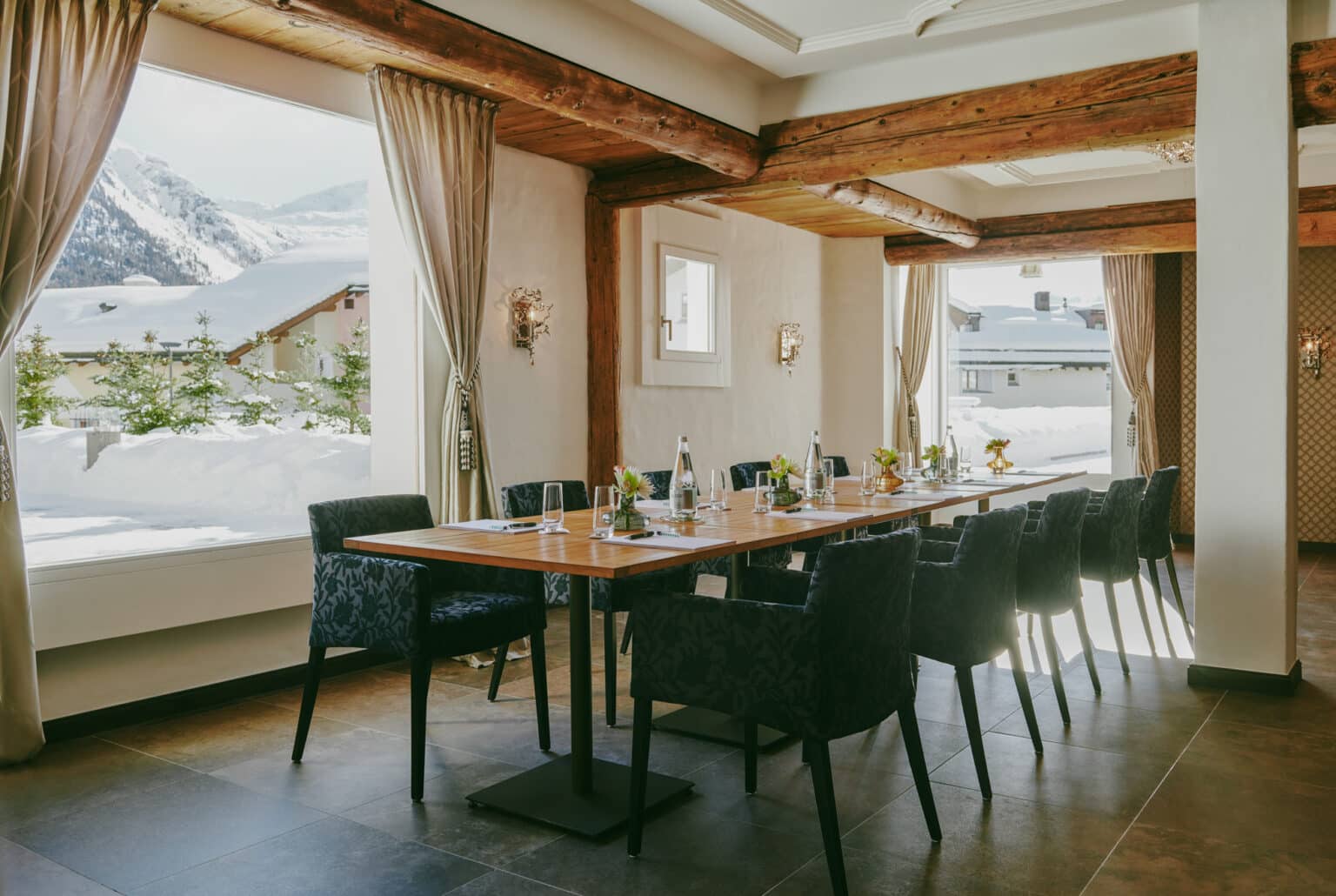 GM_Meeting Room H&S Salon_RGB_High_GBA_01-SH-Filter