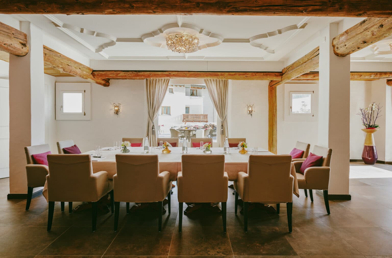 GM_Meeting Room H&S Salon_RGB_High_GBA_02-SH-Filter