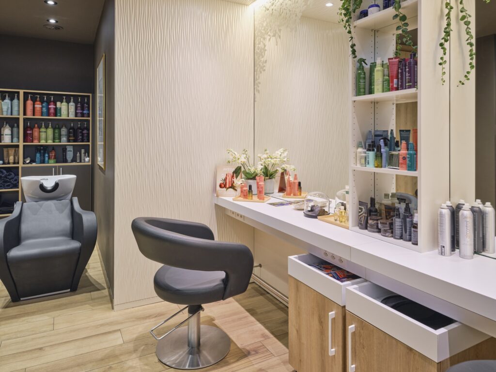 02 Aveda Hair Salon DP GA Hair Salon RGB Low GUPF 03 h