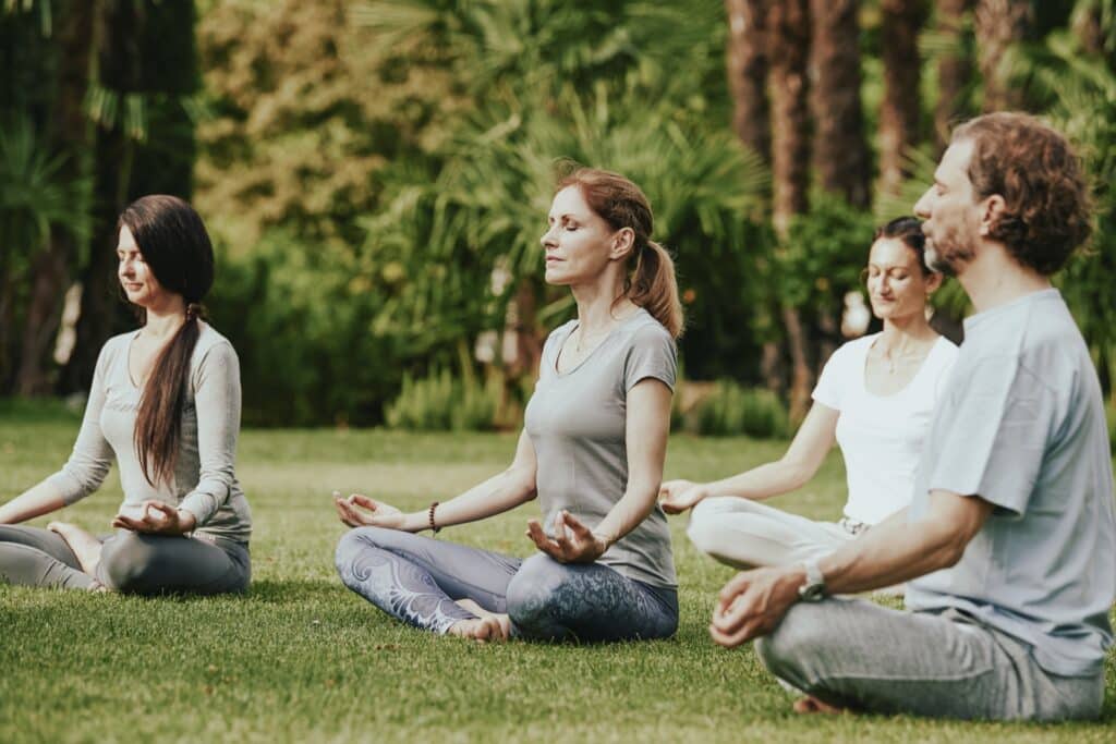 06 Outdoor Aktivitaeten AYU GA Yoga Garden RGB Low GBA 05 GD Filter