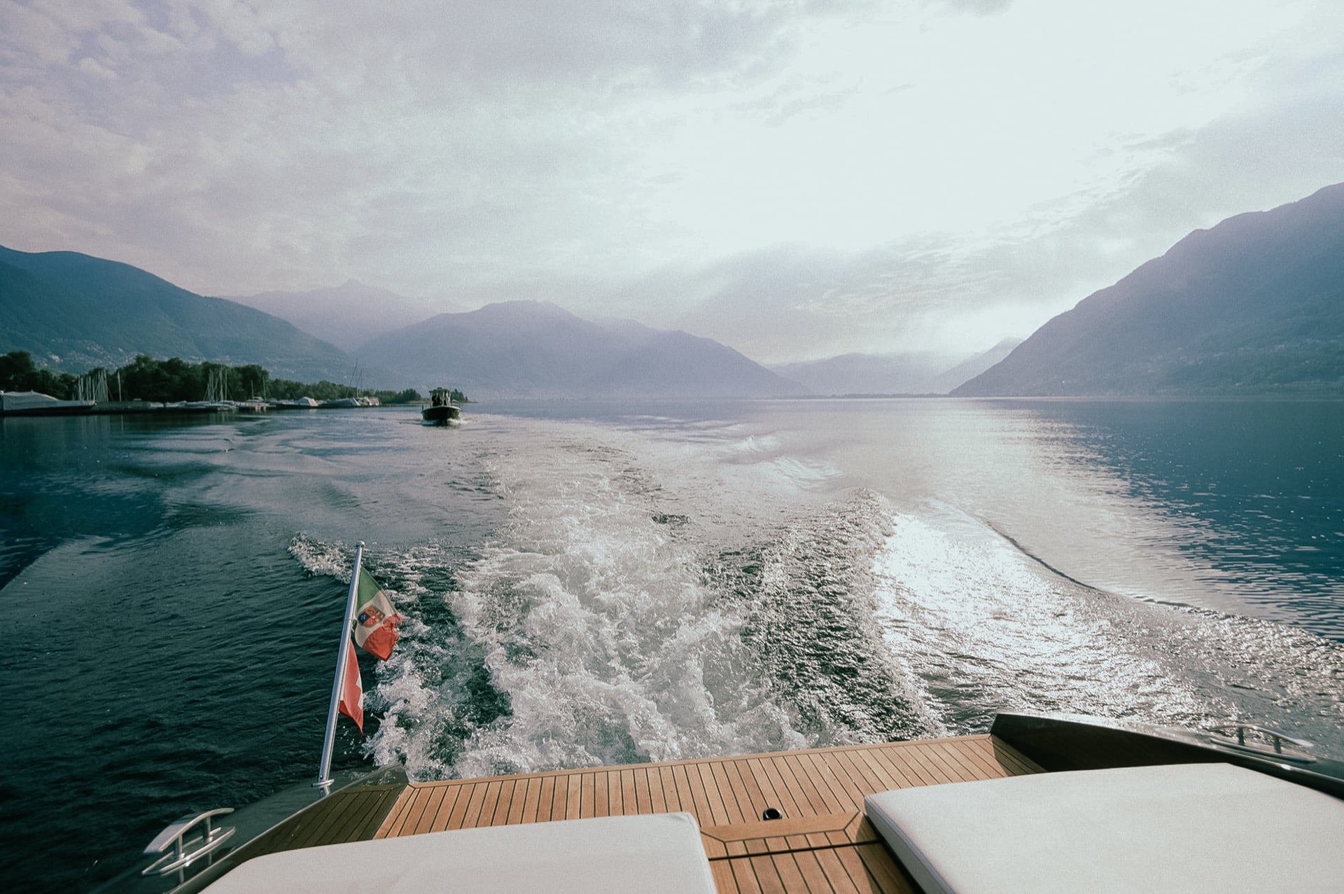 Erlebnisse 2 GA_Wedding Overlack_Getting ready_Costantin-Motoryacht_Low_©teodorasimon_Nur interne Verwendung_05-GD-Filter