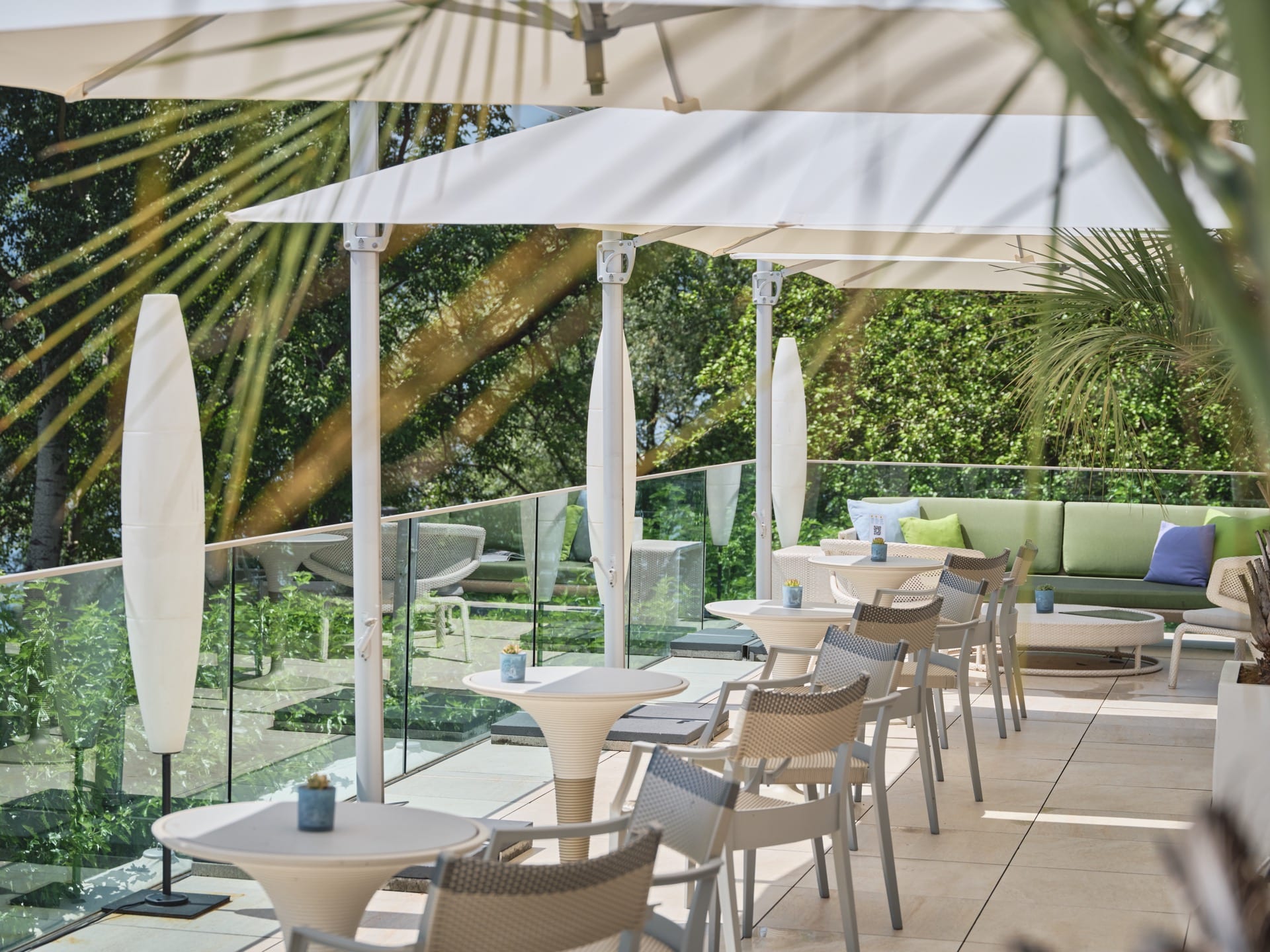 FAQ 6 GL_Roof Lounge_RGB_Low_GUPF_02_h