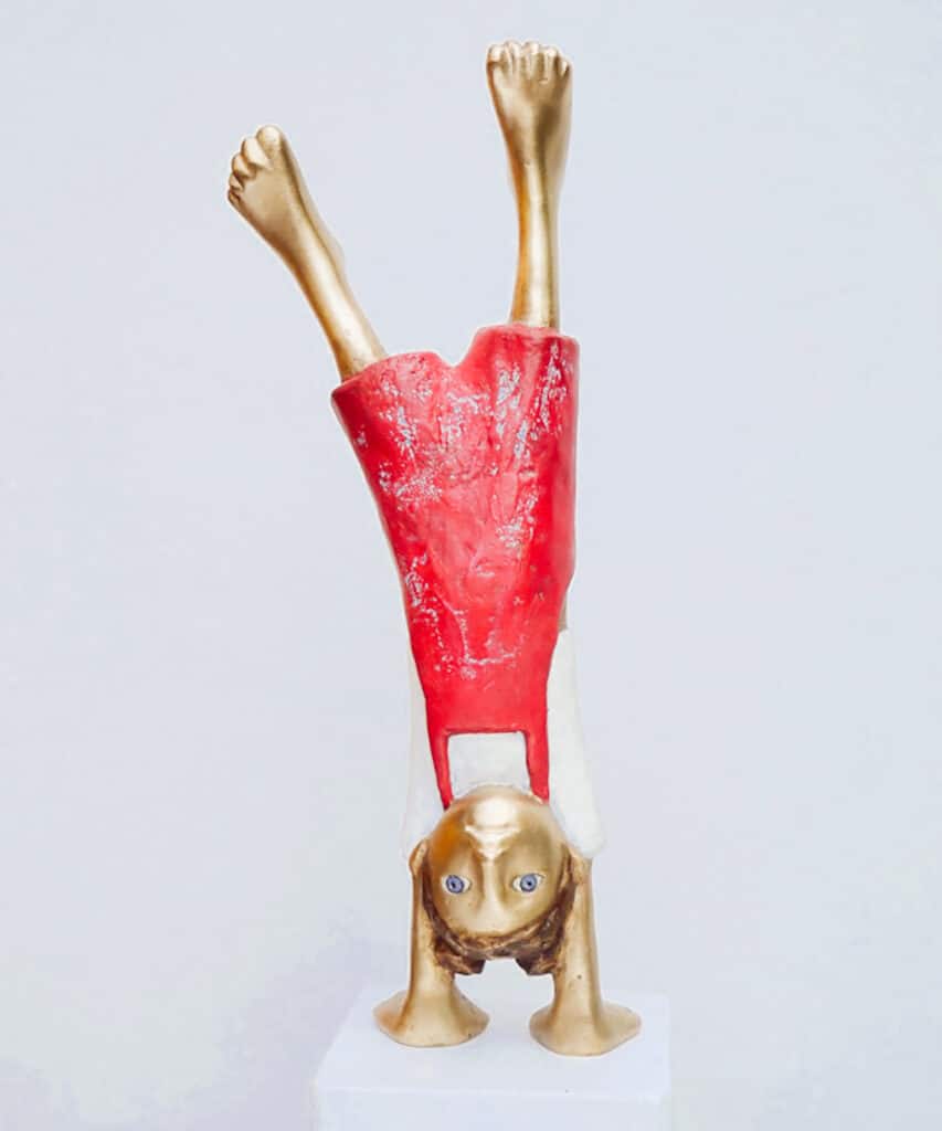 Skulpturenausstellung im Giardino Mountain 1 Handstand med