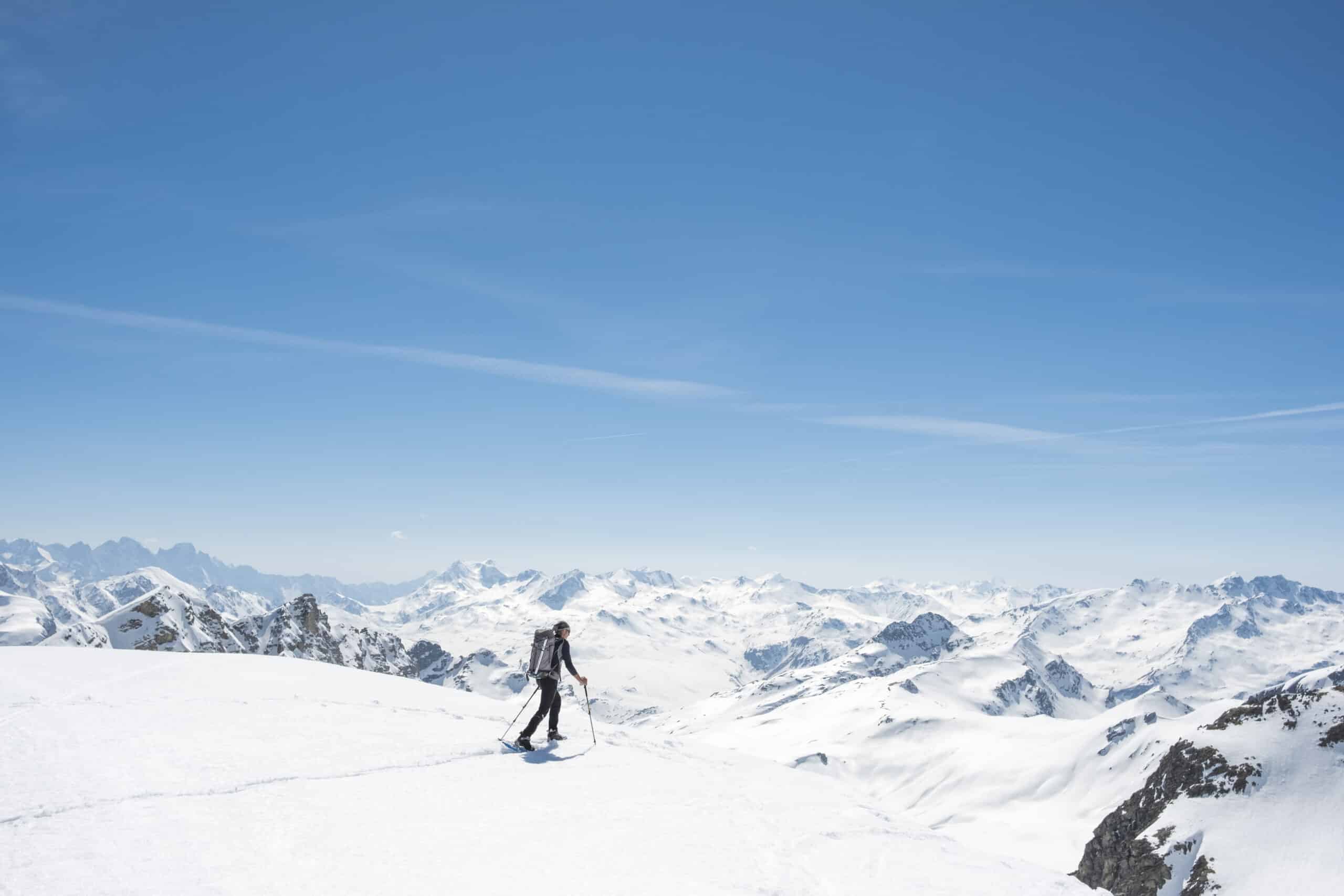 Winter- und Skiferien in St. Moritz 10 Mountaineer on a snow capped majestic valley